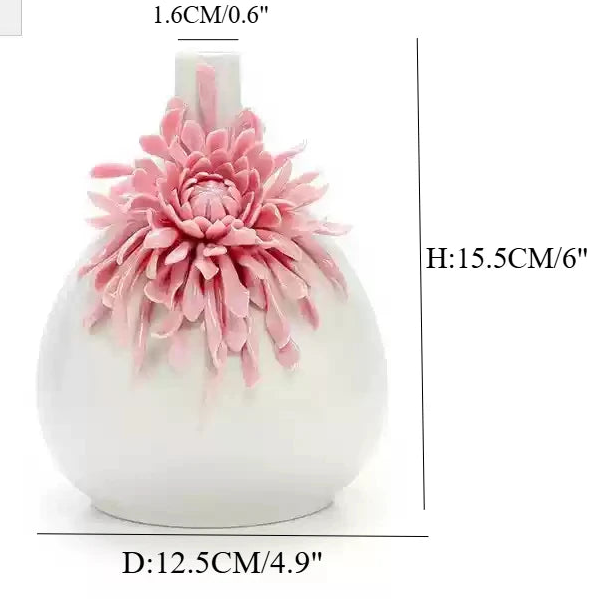 Vase rose en porcelaine , sculpté à la main avec des fleurs