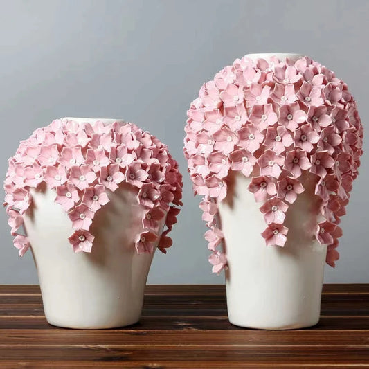 Vase rose en porcelaine , sculpté à la main avec des fleurs