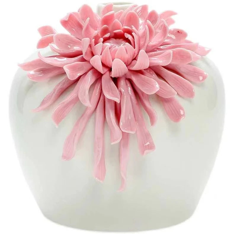 Vase rose en porcelaine , sculpté à la main avec des fleurs